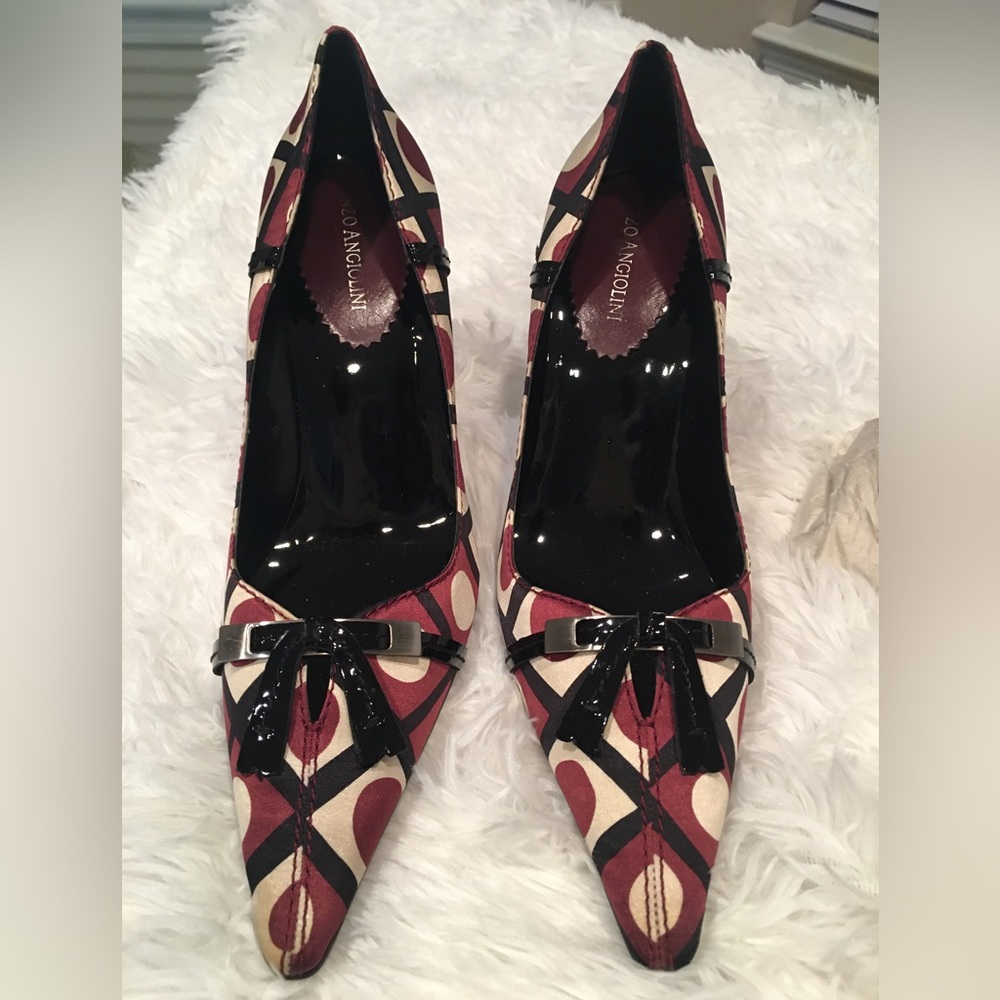 Never Worn! Elegant! Your ready for the board room, dinner or dancing.